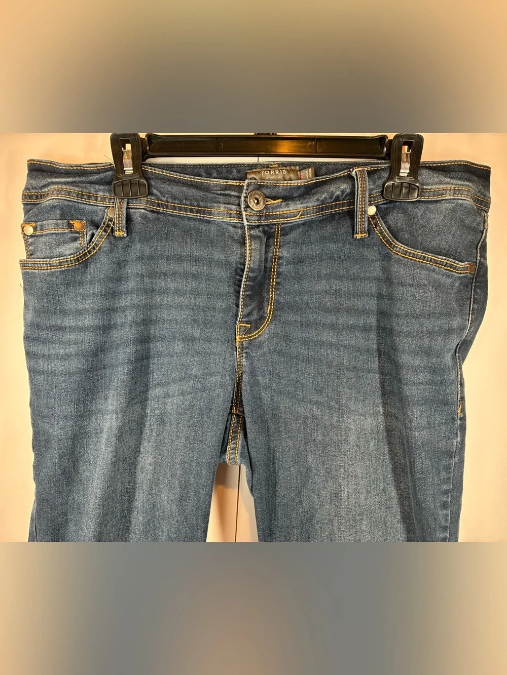 Torrid Luxe Slim Boot Jeans Women’s Size 14R Medium Wash Stretch Denim - Picture 2 of 8